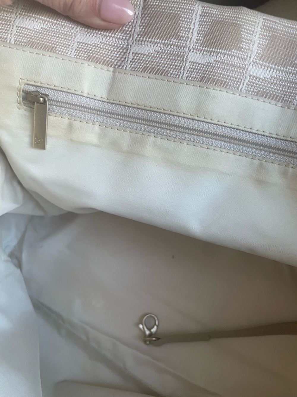 CHANEL Cream Jacquard Tote with Signature Motif - Picture 9 of 16